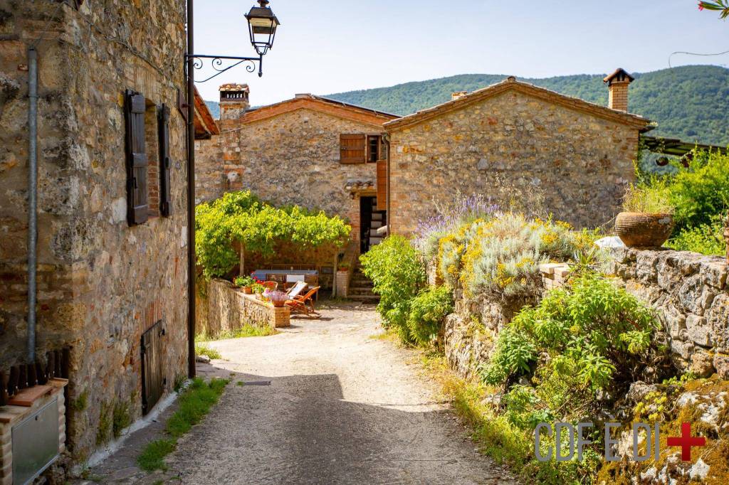 Casale in vendita a Monticiano località Quarciglioni