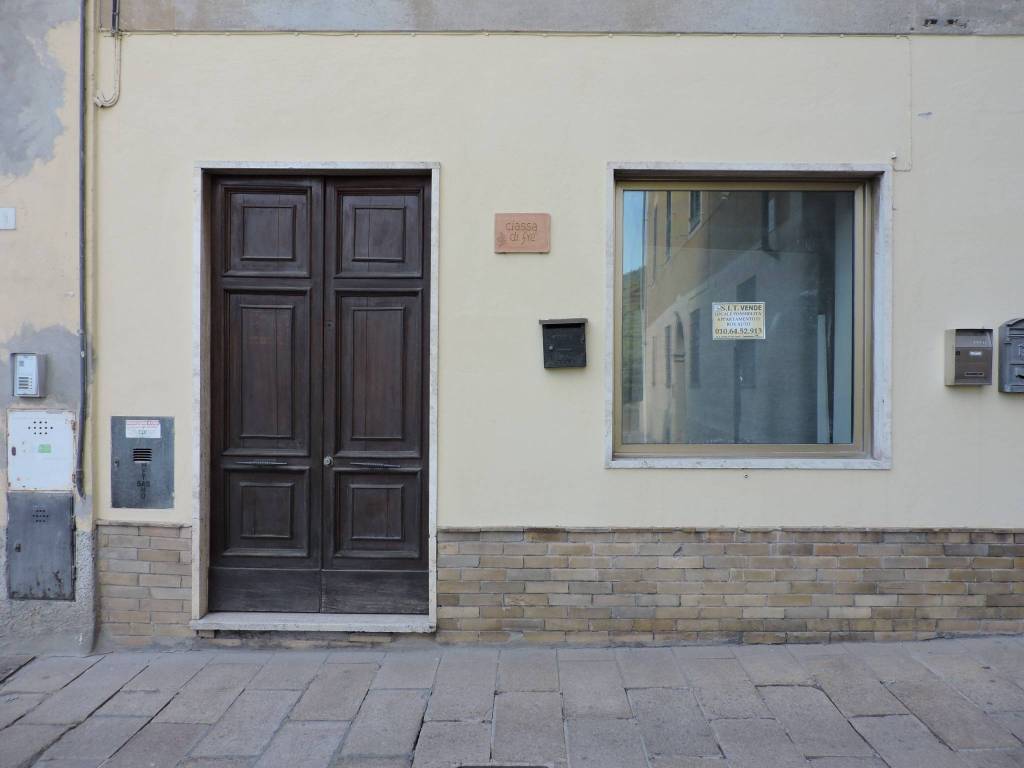 Ufficio in vendita a Voltaggio piazza Martiri della Benedicta, 11