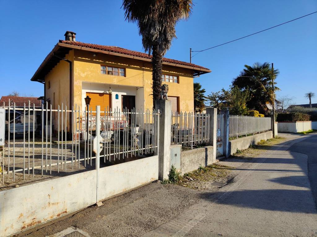 Villa in vendita a Pozzuolo del Friuli via Trieste, 1