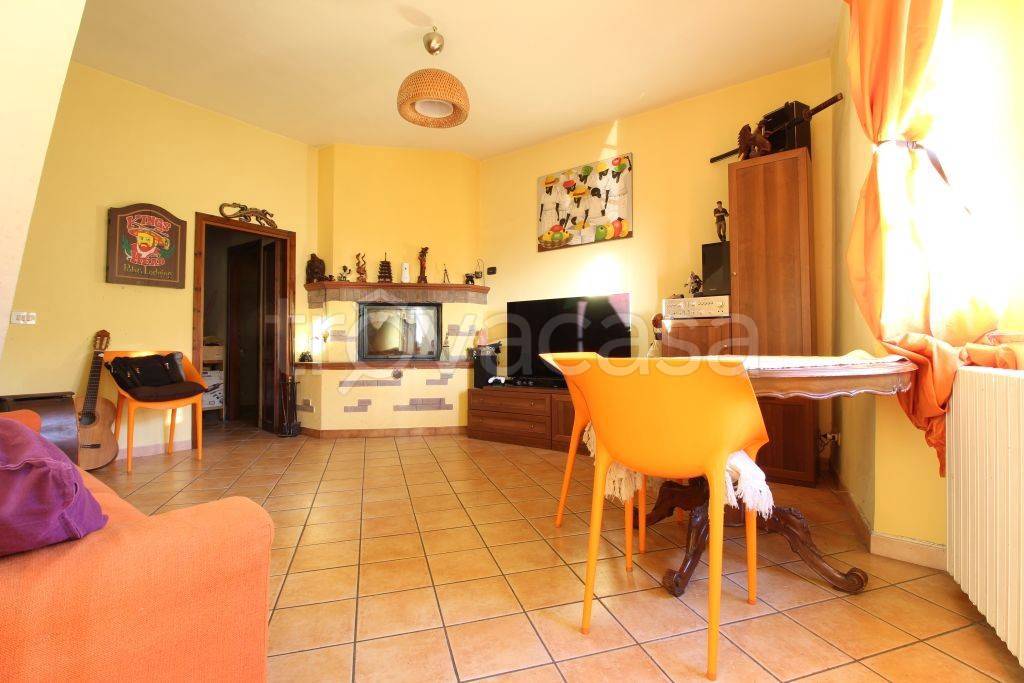 Appartamento in vendita a Castelnuovo di Farfa via Roma, 26