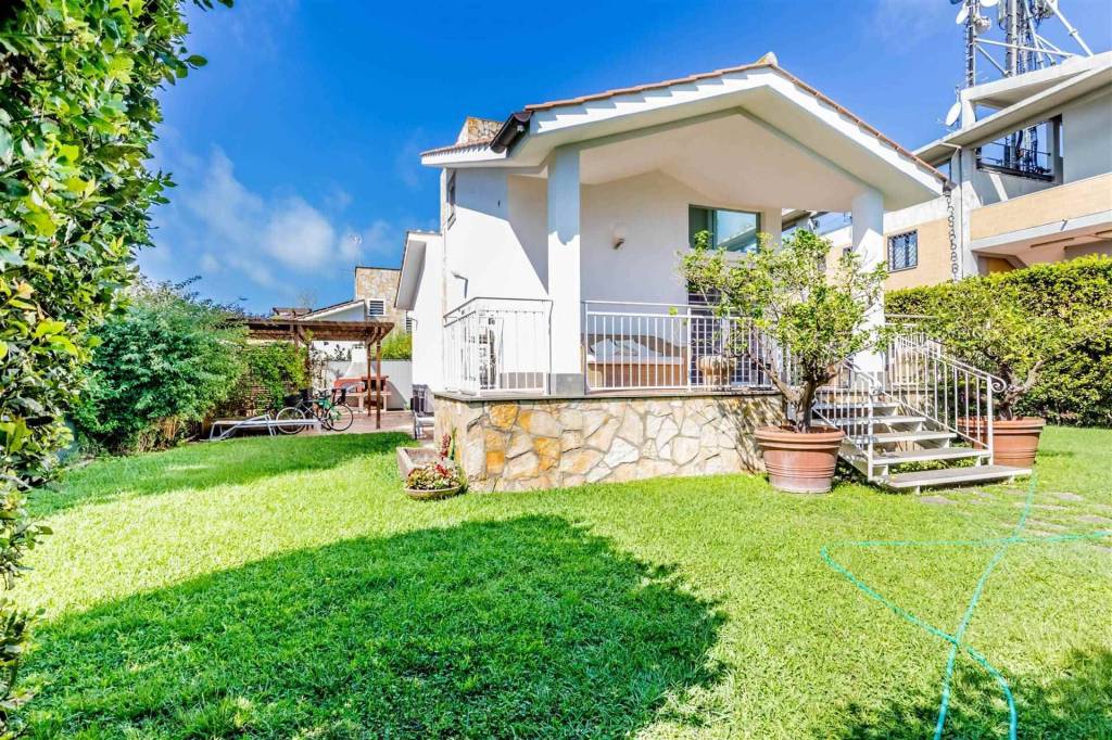 Villa in vendita a Fiumicino via Castellammare, 244