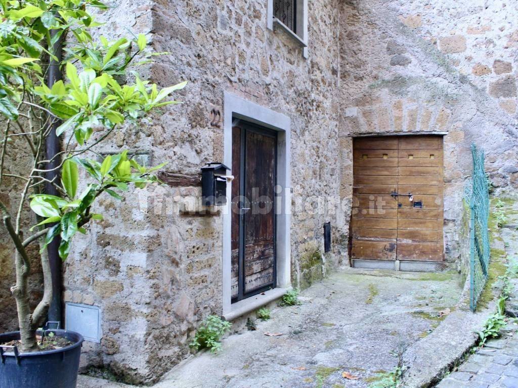 Casa Indipendente in vendita a Capranica via Acqua alle Rupi
