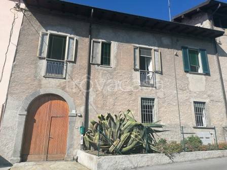 Casa Indipendente in vendita a Erba via Alessandro Manzoni, 23