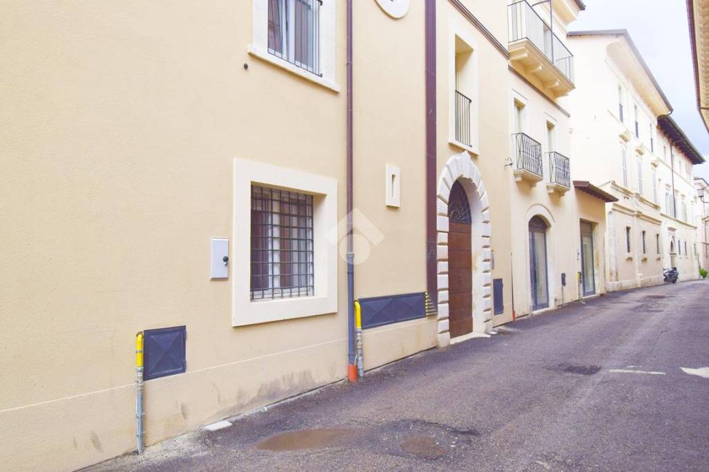Appartamento in vendita a L'Aquila via Santa Giusta, 4