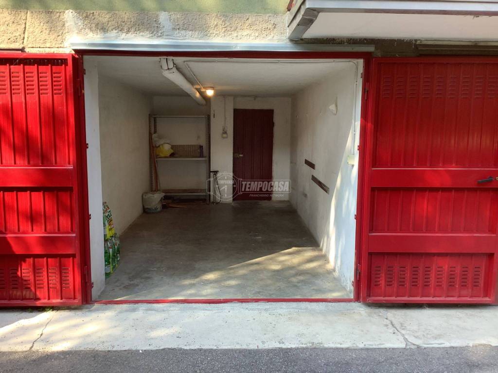 Garage in vendita a Monza via natale lucca