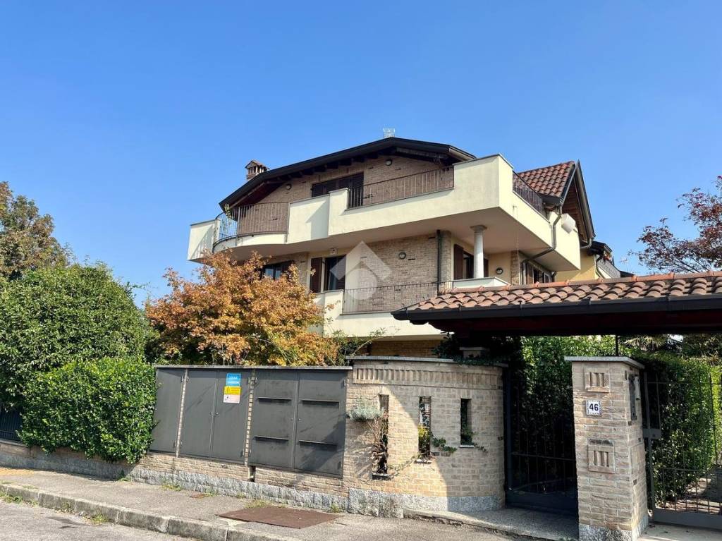 Appartamento in vendita a Verano Brianza via Padania, 46