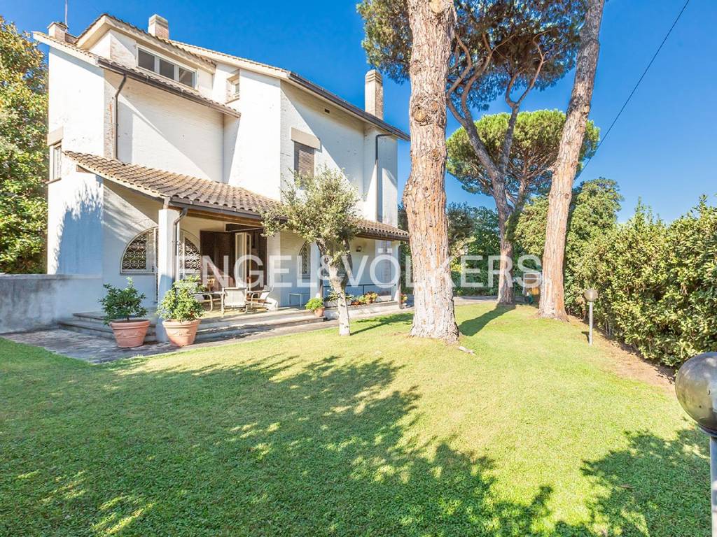 Villa in vendita a Fiumicino via Porto Azzurro