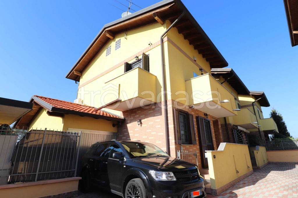 Villa a Schiera in vendita a Parabiago via Grigna, 15