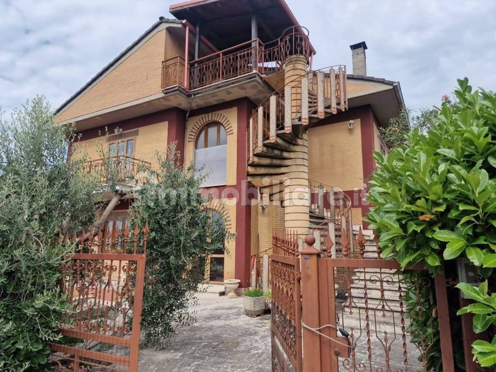 Villa in vendita a Torricella in Sabina via Raffaele Jozzino, 7