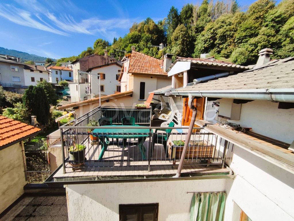 Appartamento in vendita ad Alta Valle Intelvi via Romeo Lanfranconi, 3