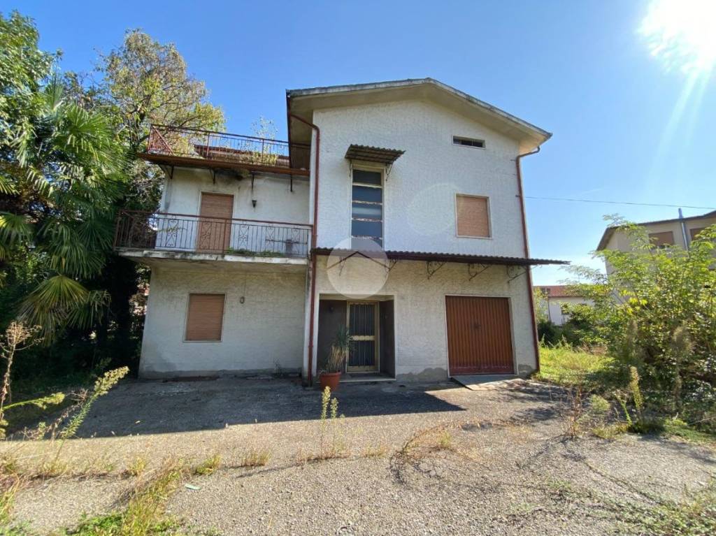 Casa Indipendente in vendita a Villongo via m. Alessandri, 16