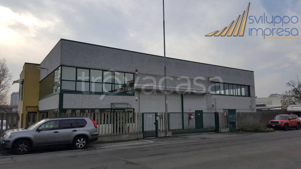 Capannone Industriale in vendita a Cernusco sul Naviglio via Giordano Colombo, 4