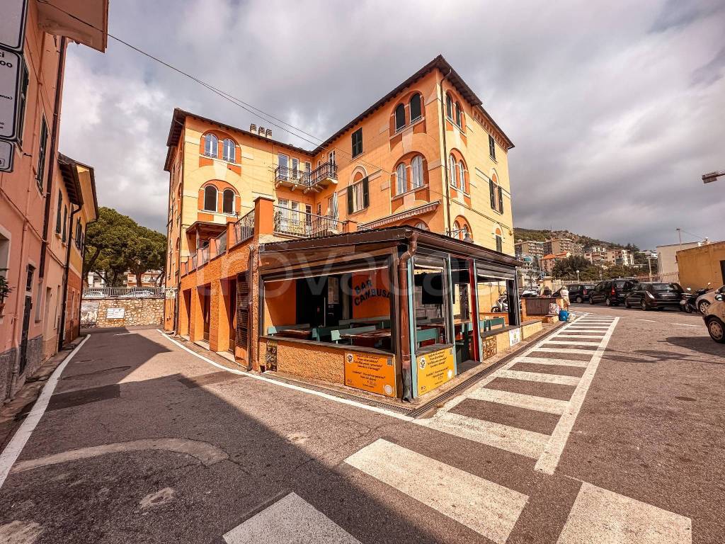 Pub in vendita a Spotorno piazza Cesare Battisti