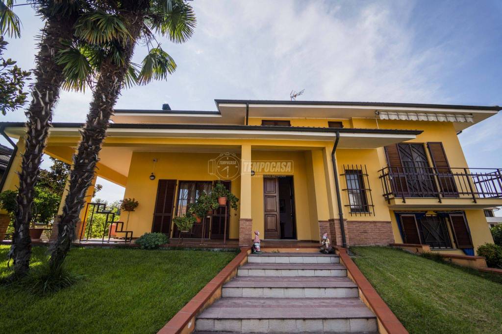 Villa in vendita a Mortara via Enrico Fermi 12