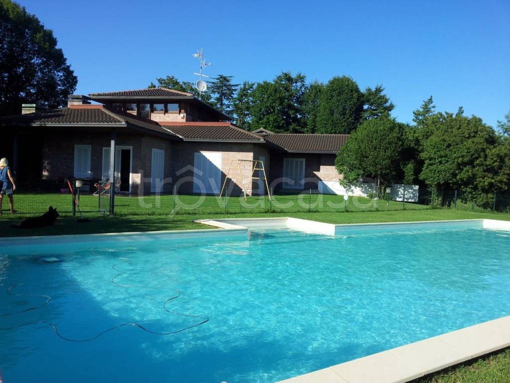 Villa in vendita a Cassano Magnago via Trento, 36