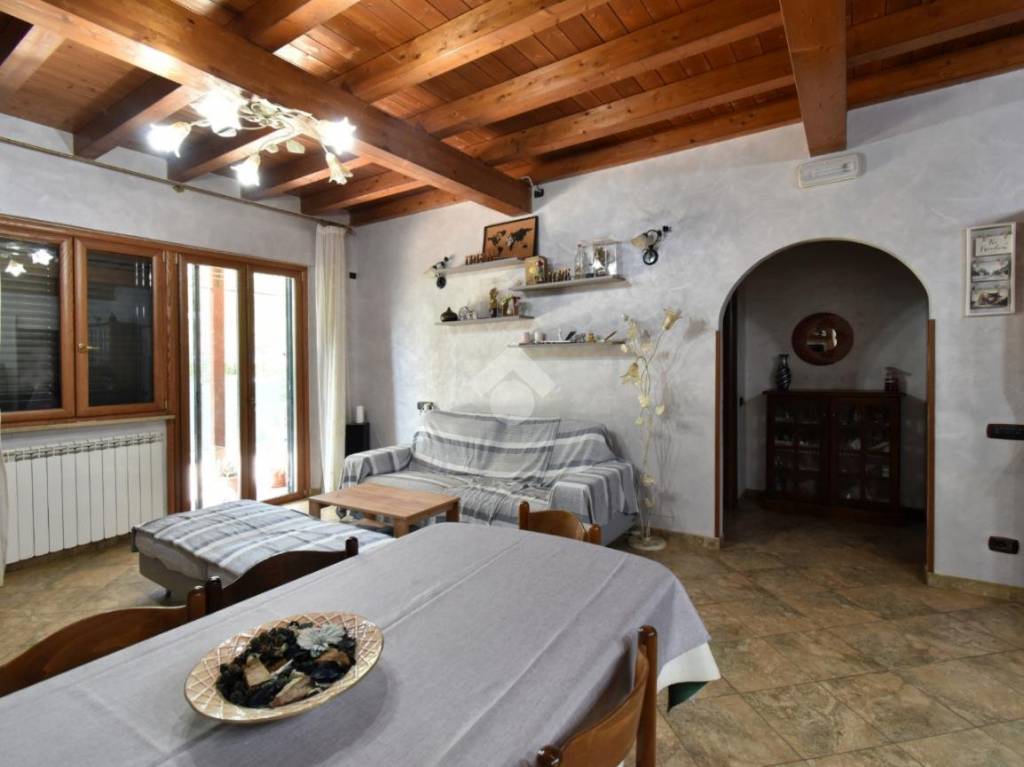 Casa Indipendente in vendita a Sezze via Sicilia, 51