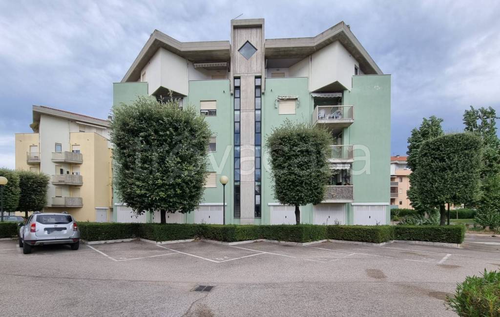 Appartamento in vendita a Montesilvano via Vestina, 191