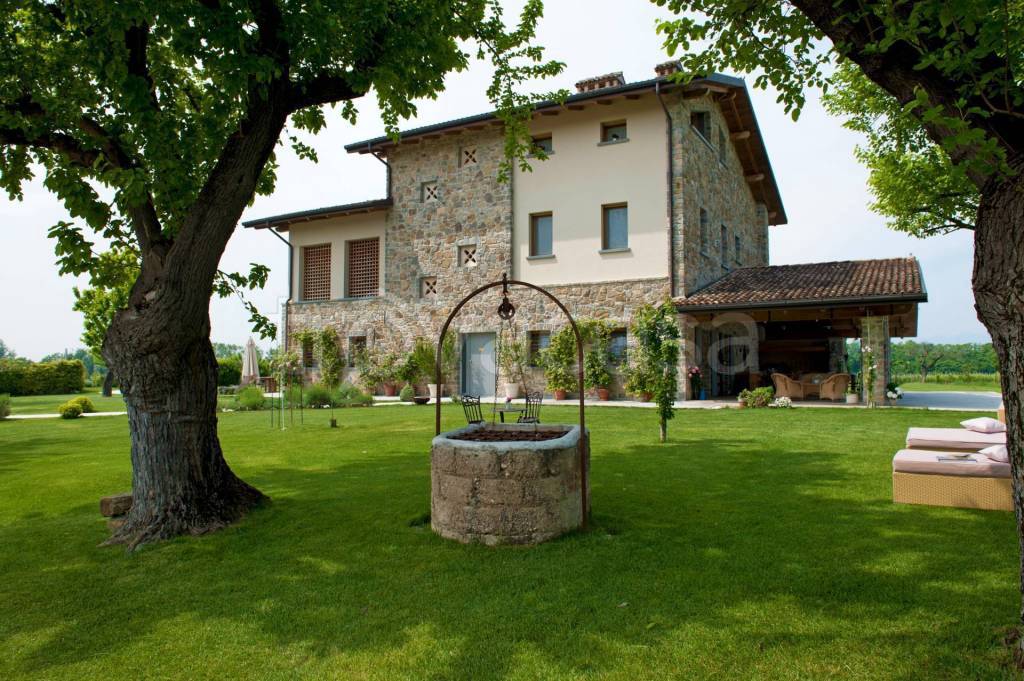 Villa in vendita a Peschiera del Garda località Rondinelli