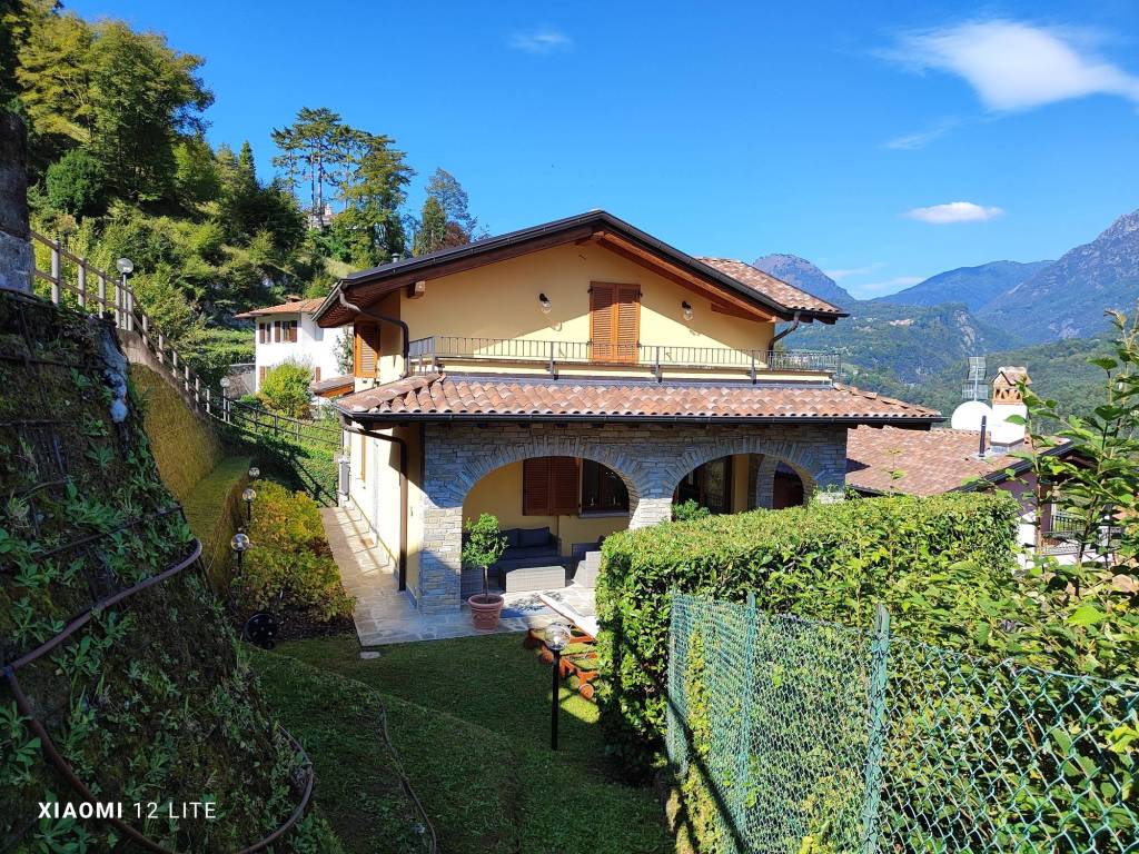 Villa in vendita a Menaggio via Padre Giovan Battista Pigato, 2
