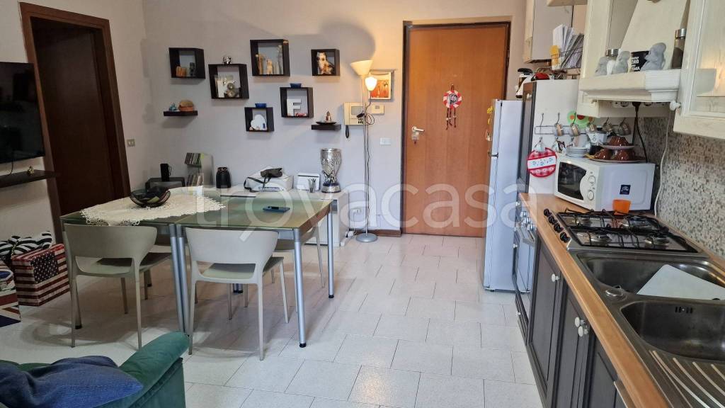 Appartamento in vendita a Figino Serenza via Roma