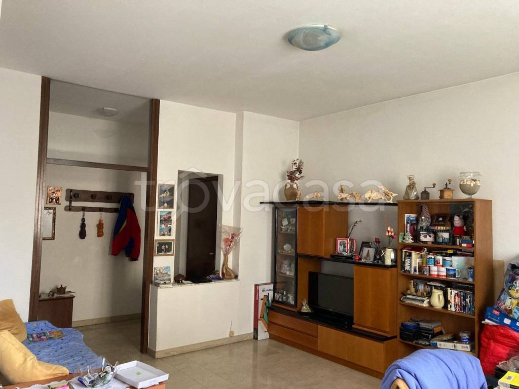 Appartamento in vendita a Limbiate via Toscana, 2