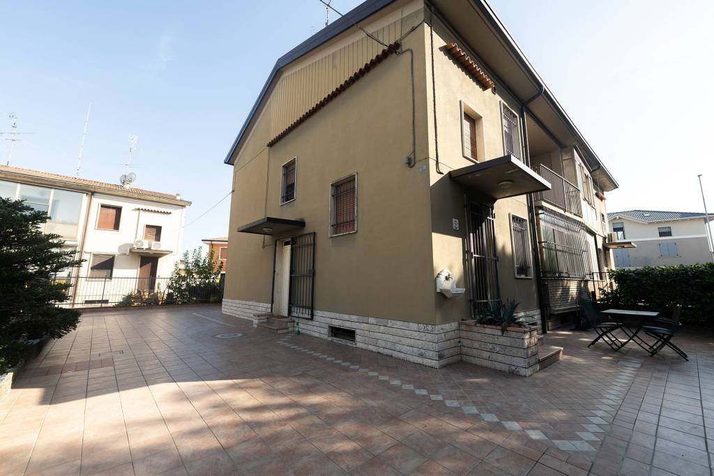 Villa Bifamiliare in vendita a Ghedi via XX settembre, 60