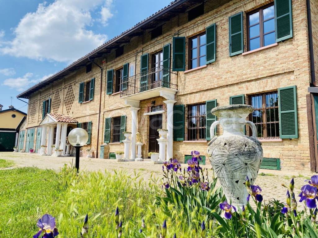 Villa in vendita ad Agliano Terme regione Salere, 76