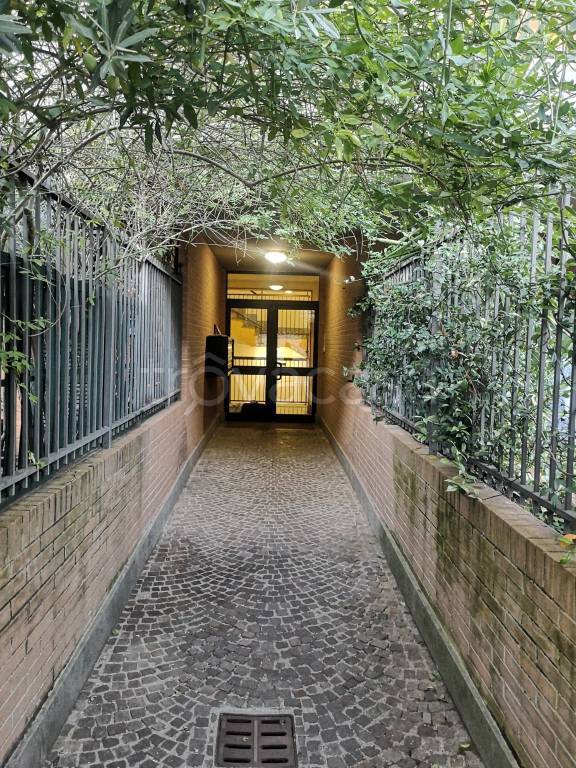 Appartamento in vendita a Roma via Enrico Mancini