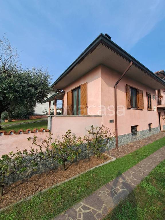Villa in vendita a Dairago via Guido Gozzano