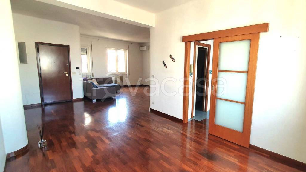 Appartamento in vendita a Bari viale Antonio Salandra, 5