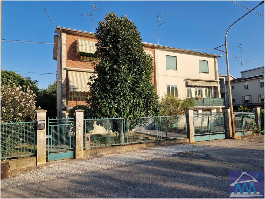 Villa Bifamiliare in vendita a Fabbrico via Contarelli, 3