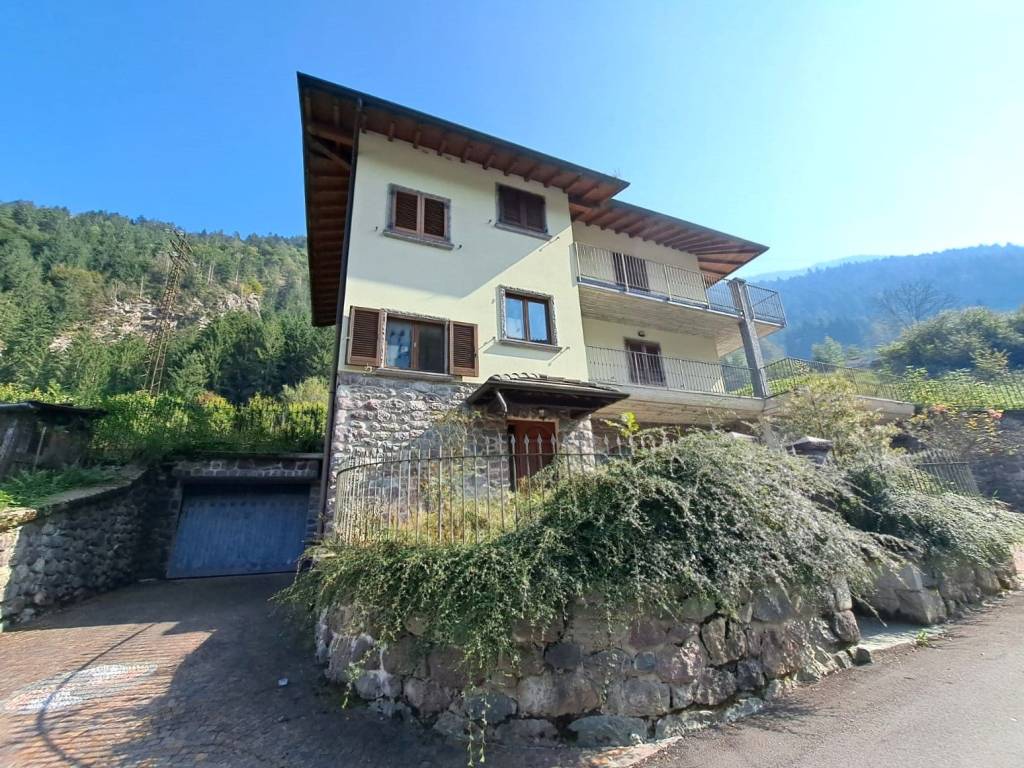 Villa in vendita a Valbondione via San Lorenzo