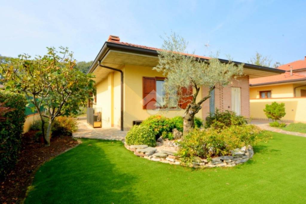 Villa in vendita a Cornate d'Adda via Enrico Riva, 4