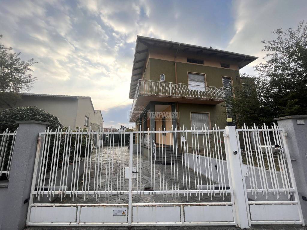 Villa Bifamiliare in vendita a Verrone via Umberto I