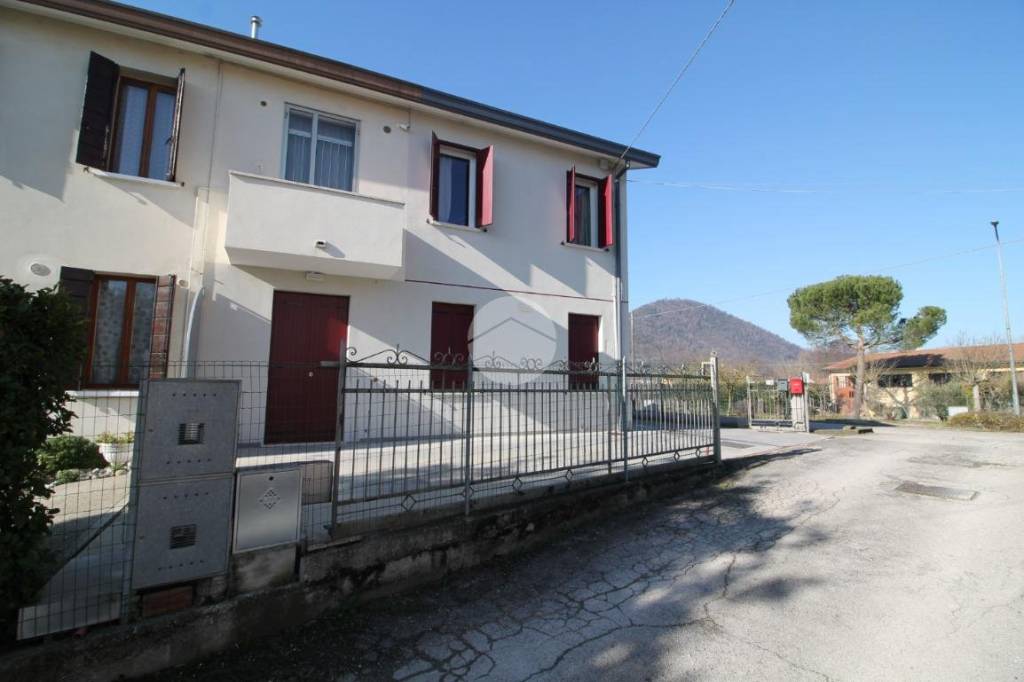 Appartamento in vendita a Torreglia via r. Ferruzzi, 23