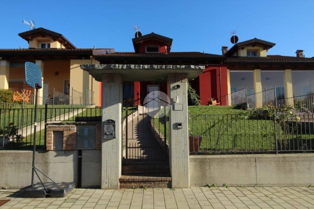 Villa a Schiera in vendita a Sommariva Perno località Maunera