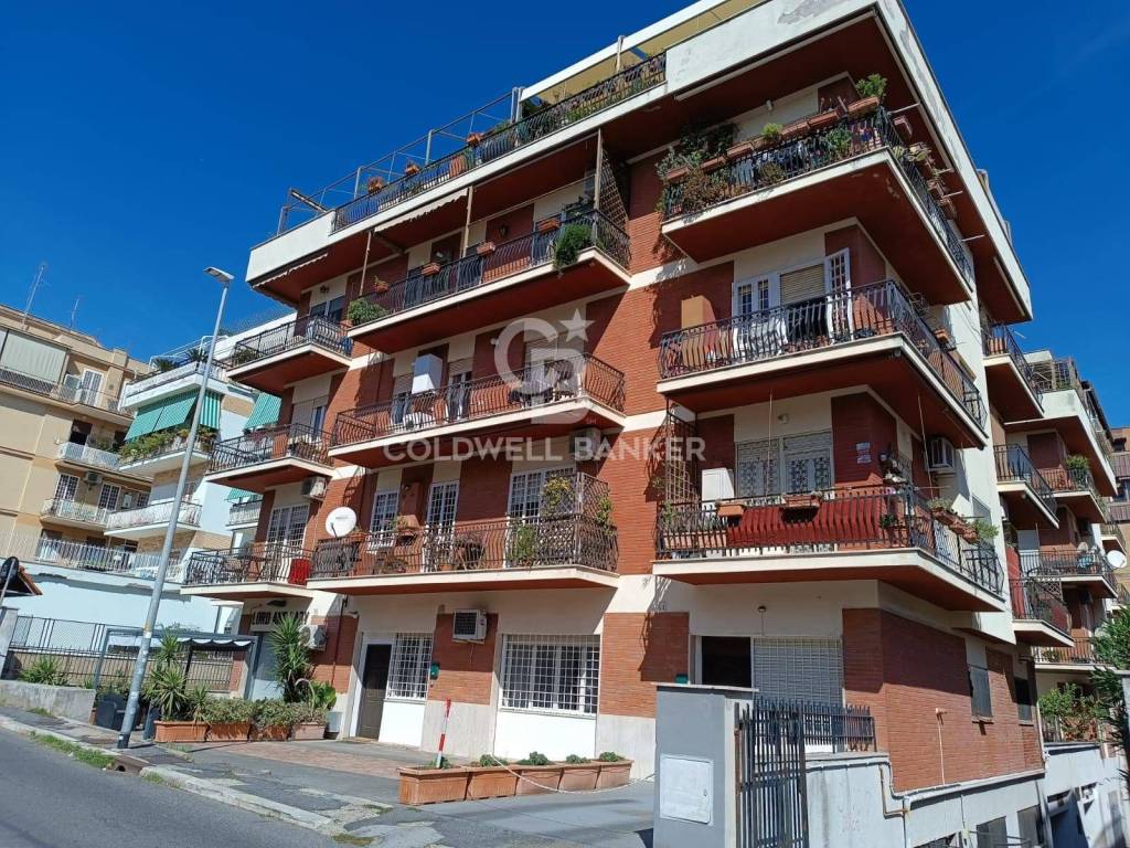 Appartamento in vendita a Roma via Di Val Favara, 66