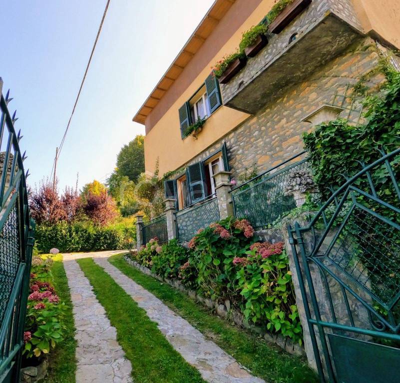 Villa Bifamiliare in in vendita da privato a Roburent via Serra, 50