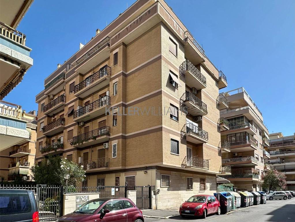 Appartamento in vendita a Roma via Alcide Pedretti