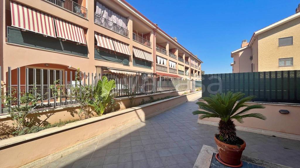 Appartamento in vendita a Fiumicino via Pierleone Ghezzi