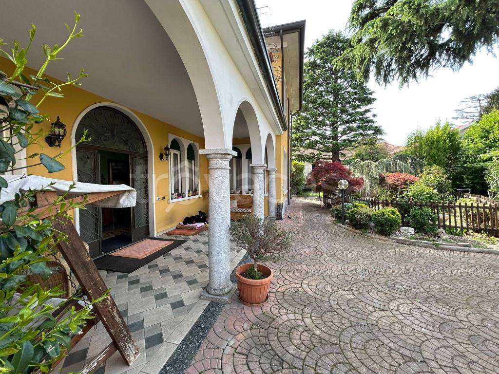 Villa in vendita a Gorla Maggiore