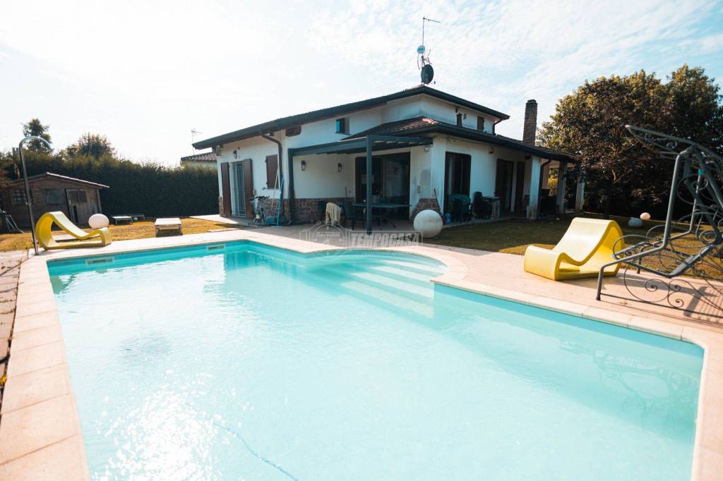 Villa in vendita a Sotto il Monte Giovanni XXIII via Don Candido Valsecchi 1