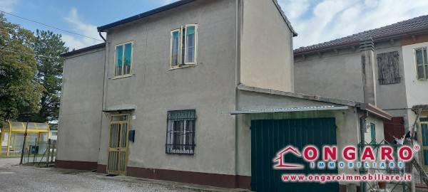 Villa in vendita a Riva del Po via Provinciale