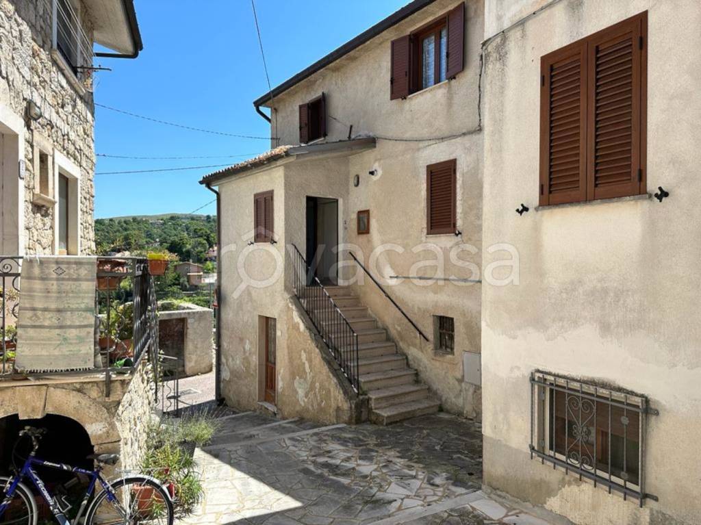 Casa Indipendente in vendita a Roccamorice vicolo Chiuso del Castello