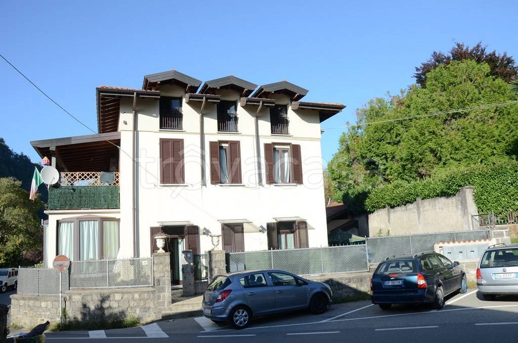 Casa Indipendente in vendita a Castelveccana via alla Fermata, 23