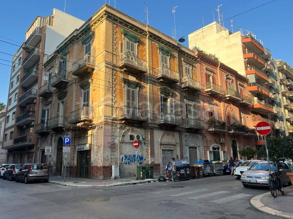 Intero Stabile in vendita a Bari via Principe Amedeo, 325