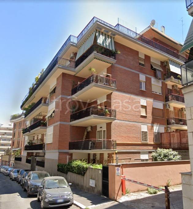 Appartamento in vendita a Roma via Pasquale Revoltella, 85