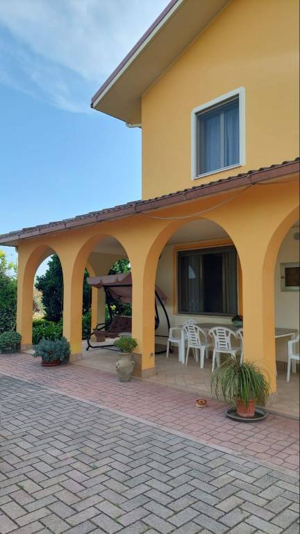 Villa in in vendita da privato a Loreto Aprutino contrada Fiorano