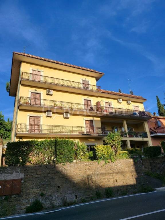 Appartamento in vendita a Roma via di Valle Muricana