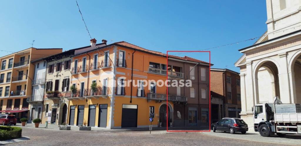 Intero Stabile in vendita a Inveruno piazza San Martino, 42